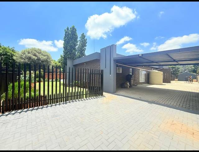5 BEDROOM HOUSE FOR SALE IN VANDERBIJLPARK SE 3